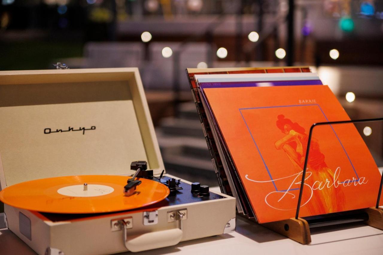Omo7 Osaka By Hoshino Resorts Exterior foto A portable record player