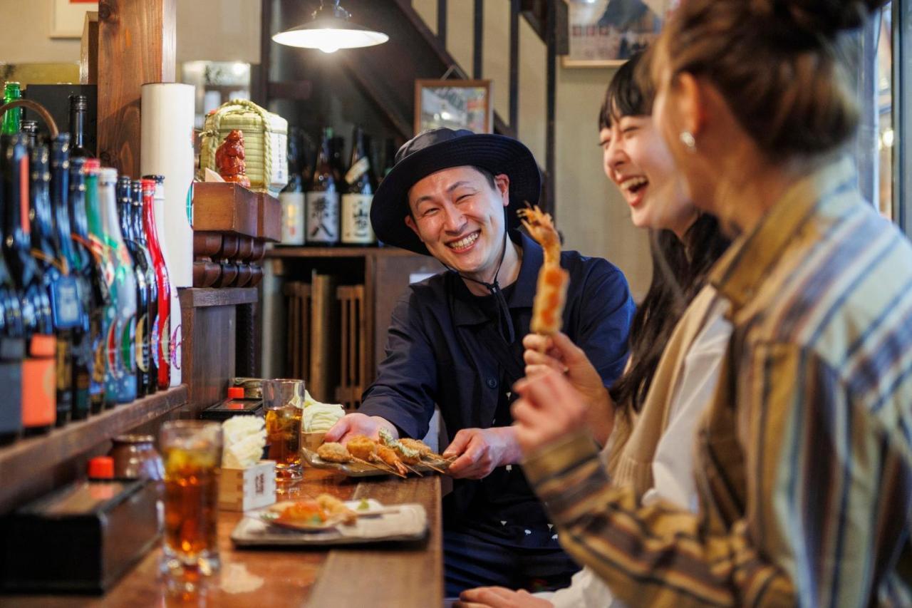 Omo7 Osaka By Hoshino Resorts Exterior foto A bartender in Japan