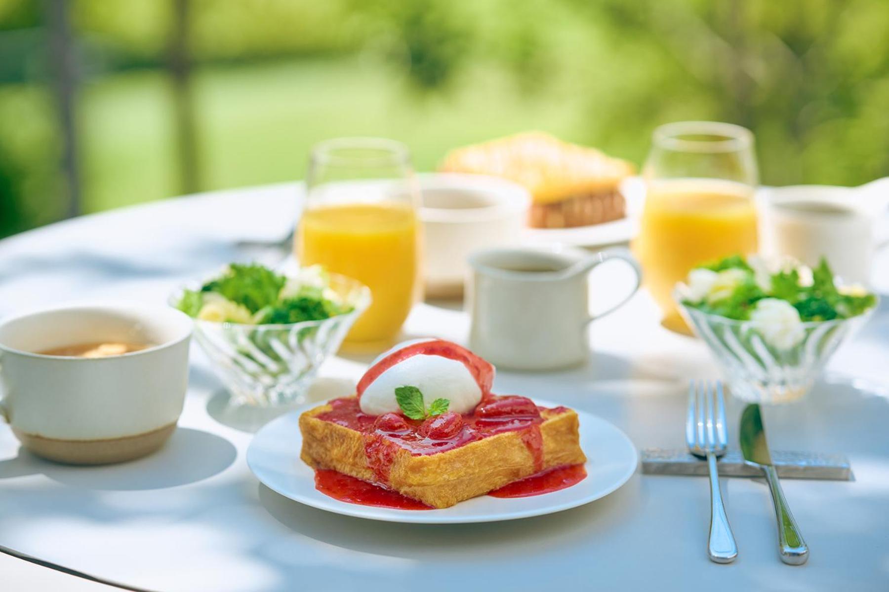 Omo7 Osaka By Hoshino Resorts Exterior foto A breakfast with orange juice, coffee, and toast